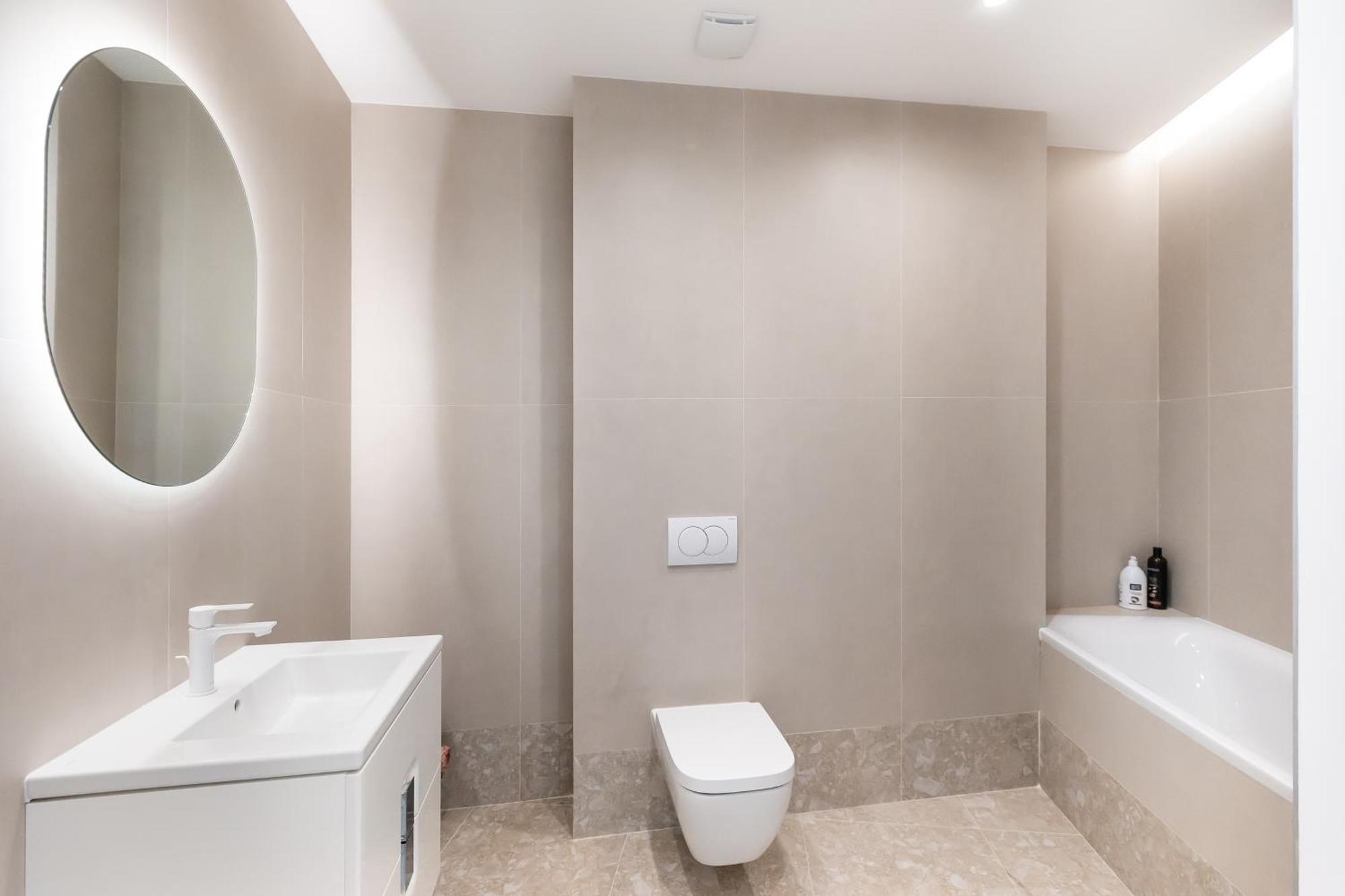 Roots One - Lakeview Escape With Balcony & Parking Appartamento *