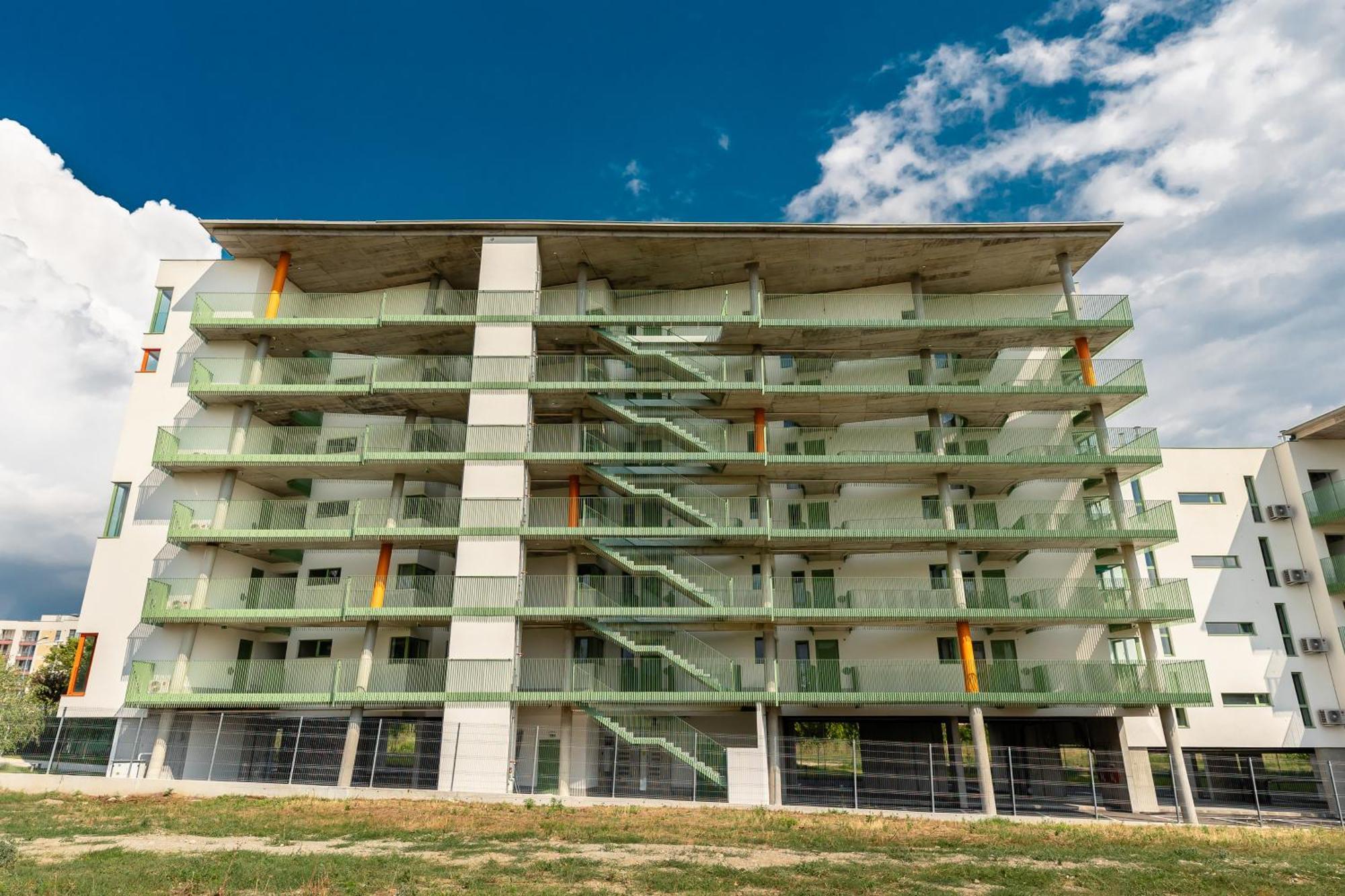 Appartamento Roots One - Lakeview Escape With Balcony & Parking